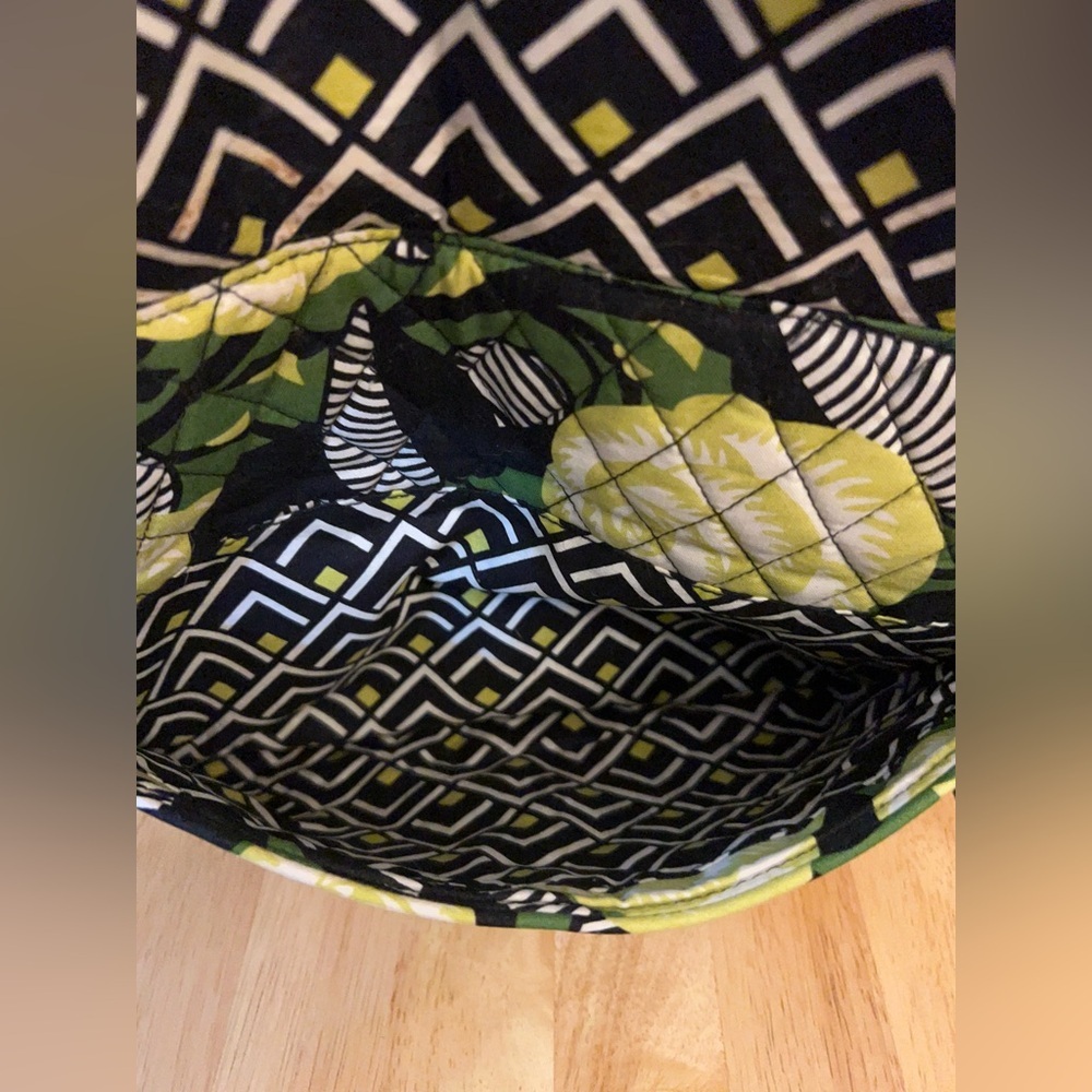 NWT- Vera Bradley Tablet Hipster crossbody bag in the "La Neon Rose" pattern. - Picture 7 of 15